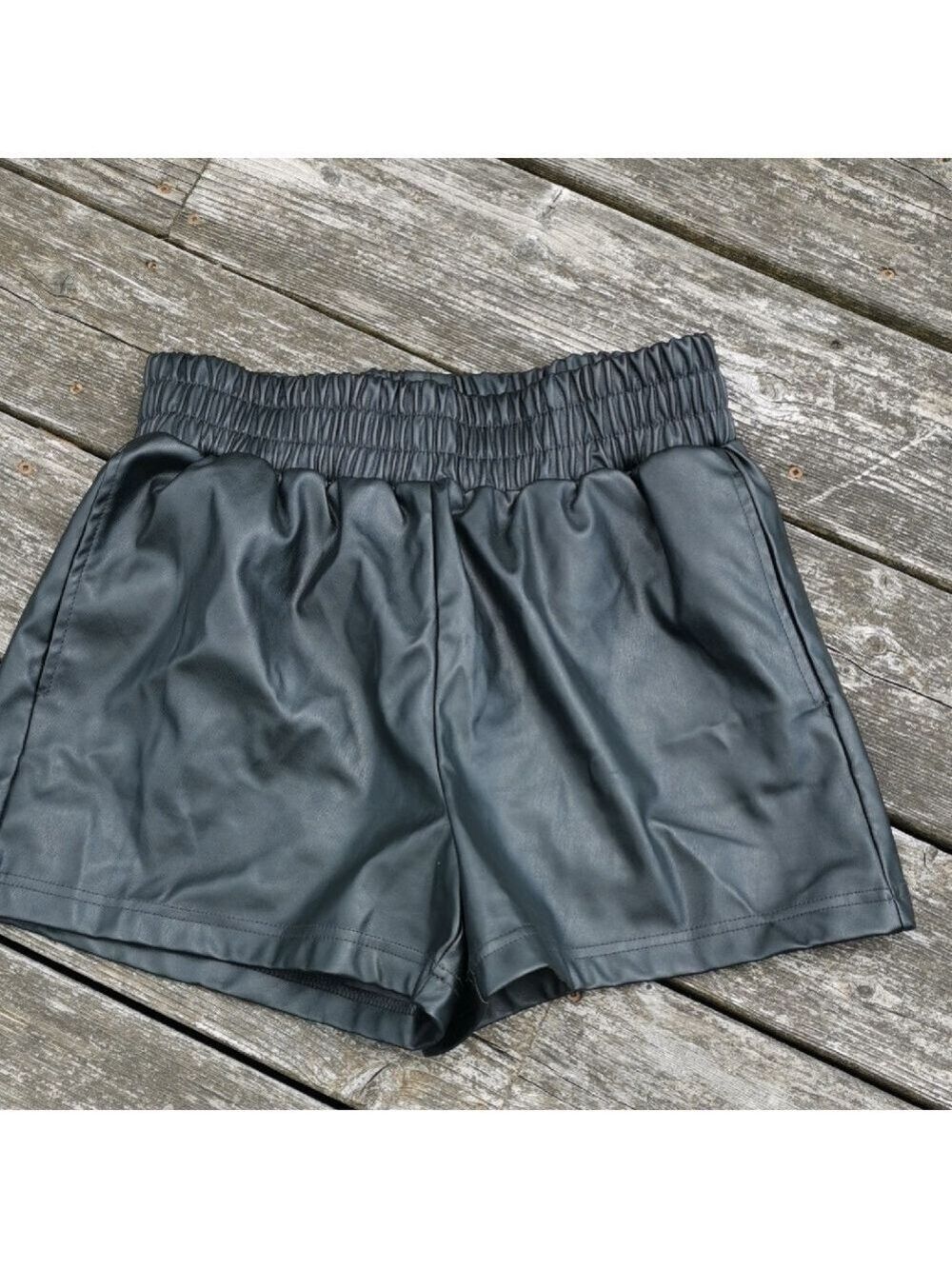 CI SONO black faux leather shorts, edgy, rocker, bikerchic, Size M.